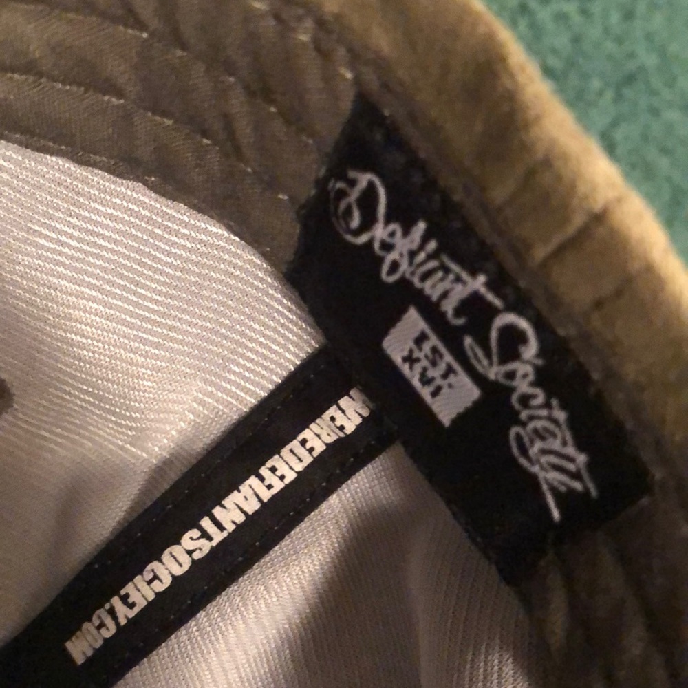 Green suede Defiant cap - Picture 4 of 4